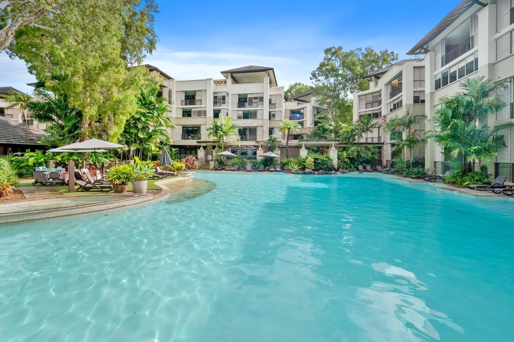 Private Apartments In The Temple Beachfront Resort Palm Cove Exterior foto