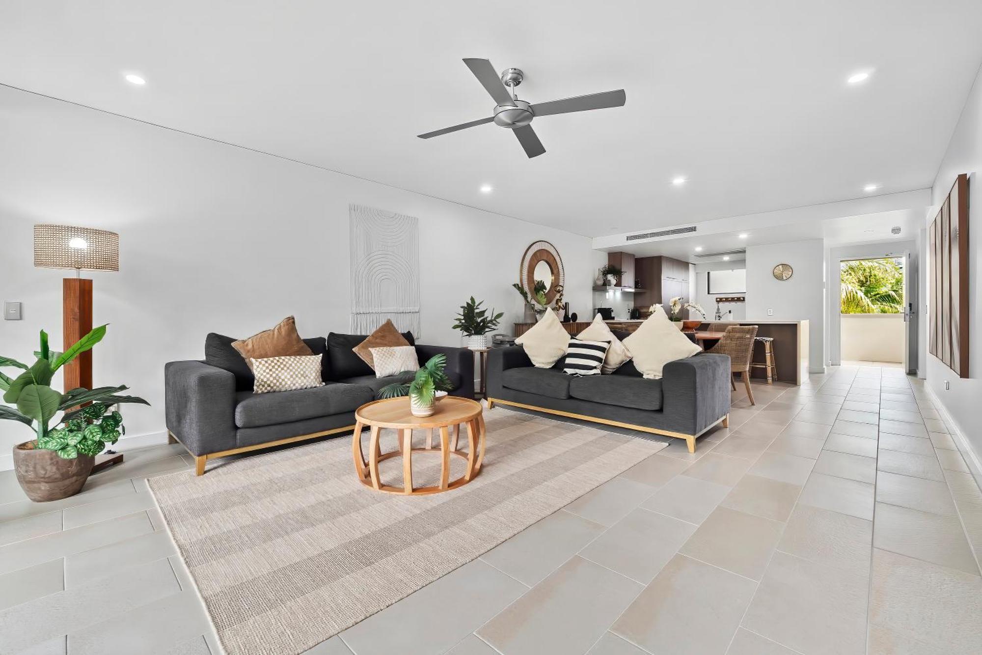 Private Apartments In The Temple Beachfront Resort Palm Cove Quarto foto