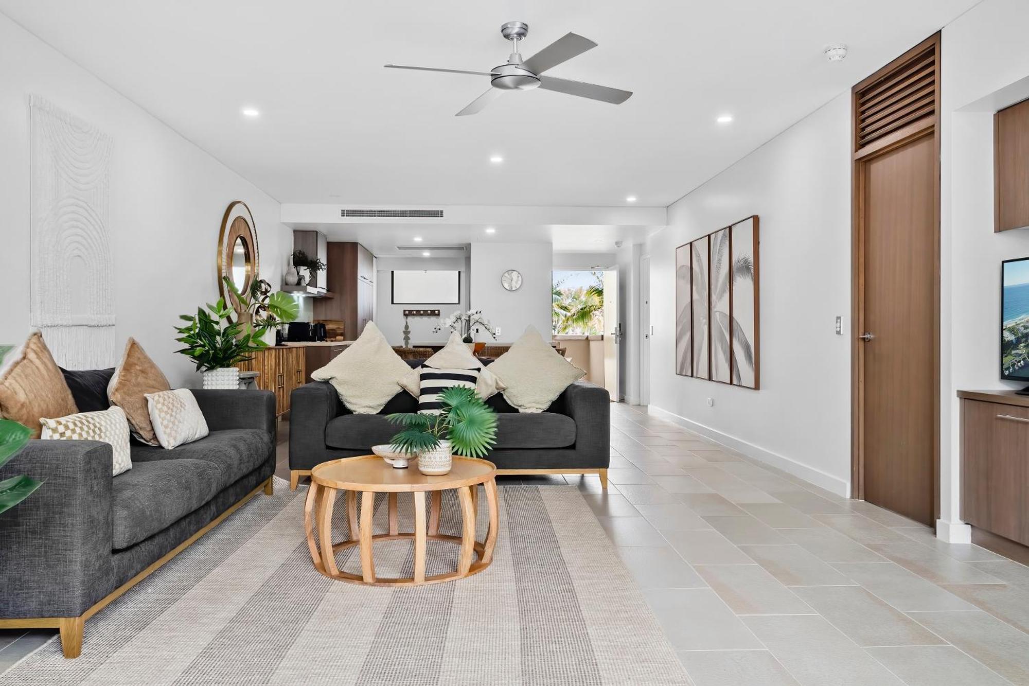 Private Apartments In The Temple Beachfront Resort Palm Cove Quarto foto