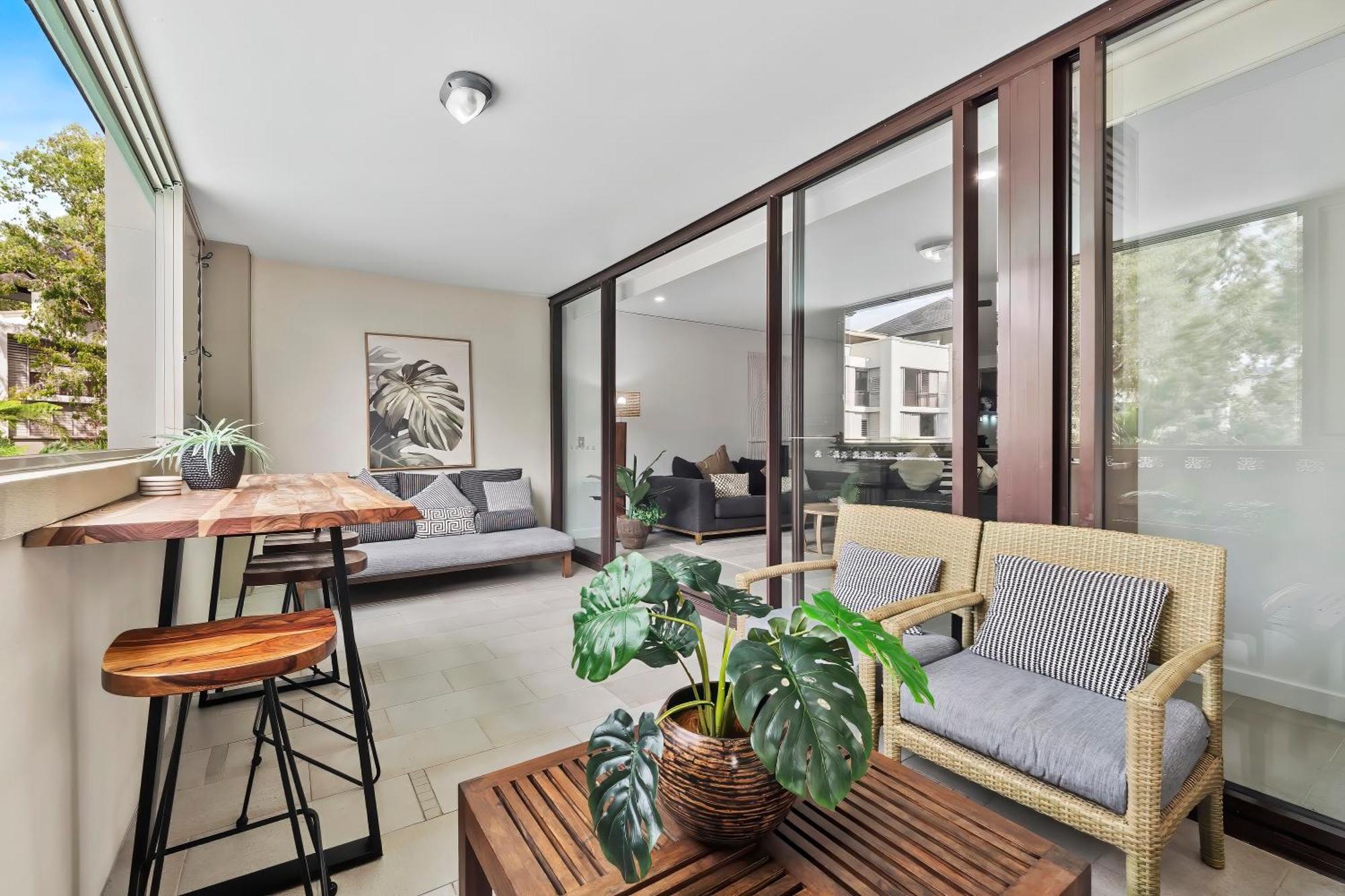 Private Apartments In The Temple Beachfront Resort Palm Cove Quarto foto