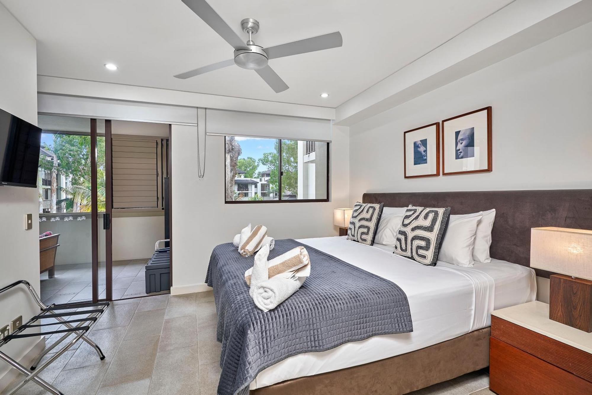 Private Apartments In The Temple Beachfront Resort Palm Cove Quarto foto