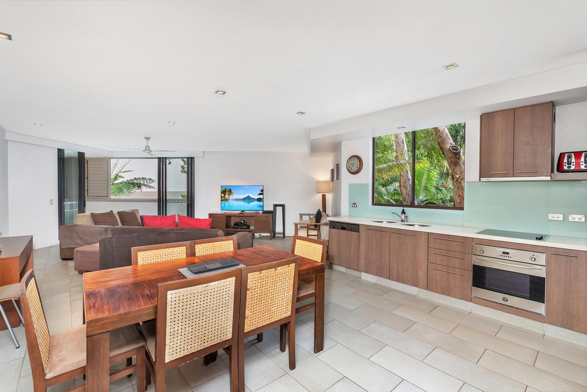 Private Apartments In The Temple Beachfront Resort Palm Cove Quarto foto