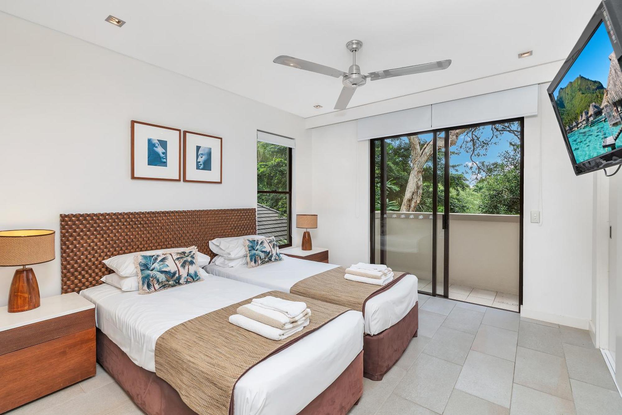 Private Apartments In The Temple Beachfront Resort Palm Cove Quarto foto
