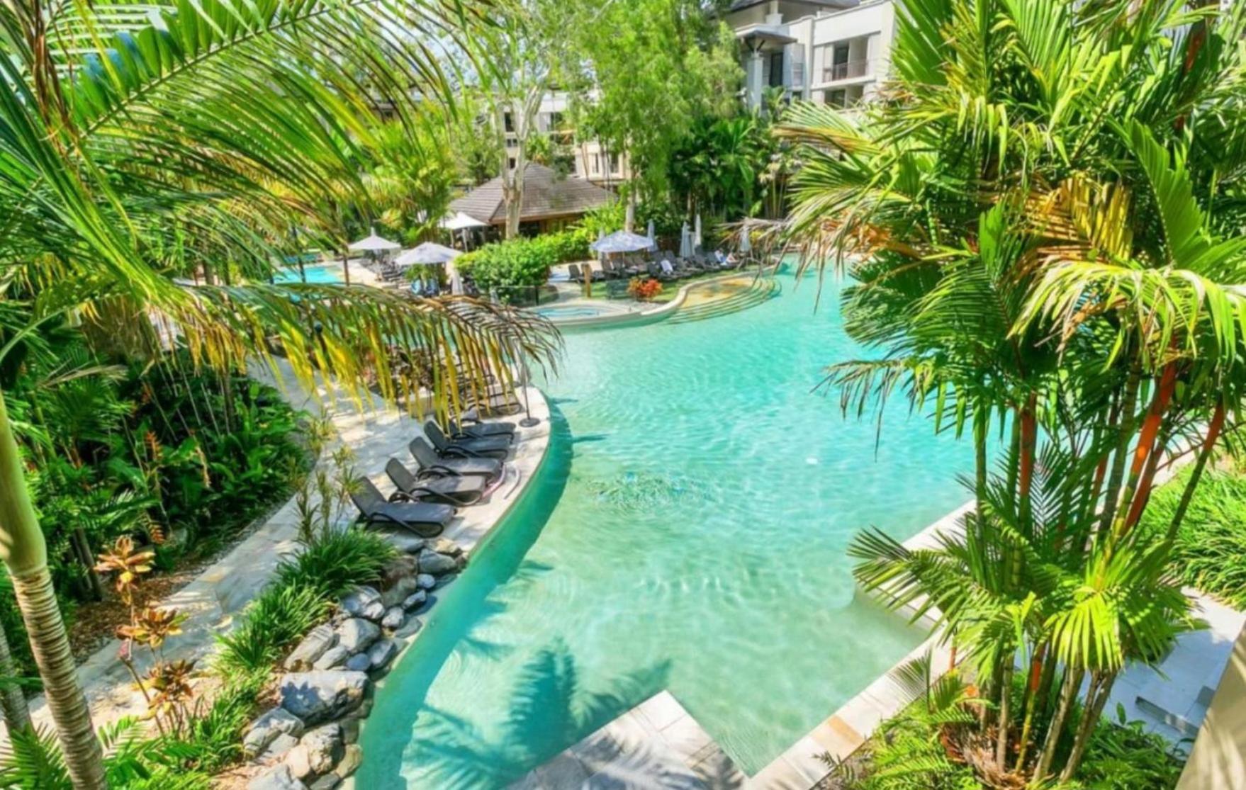 Private Apartments In The Temple Beachfront Resort Palm Cove Quarto foto