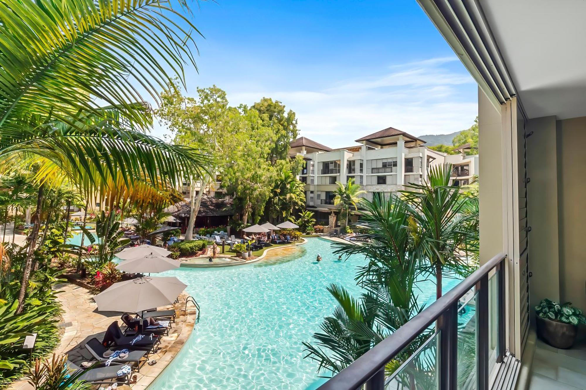Private Apartments In The Temple Beachfront Resort Palm Cove Quarto foto