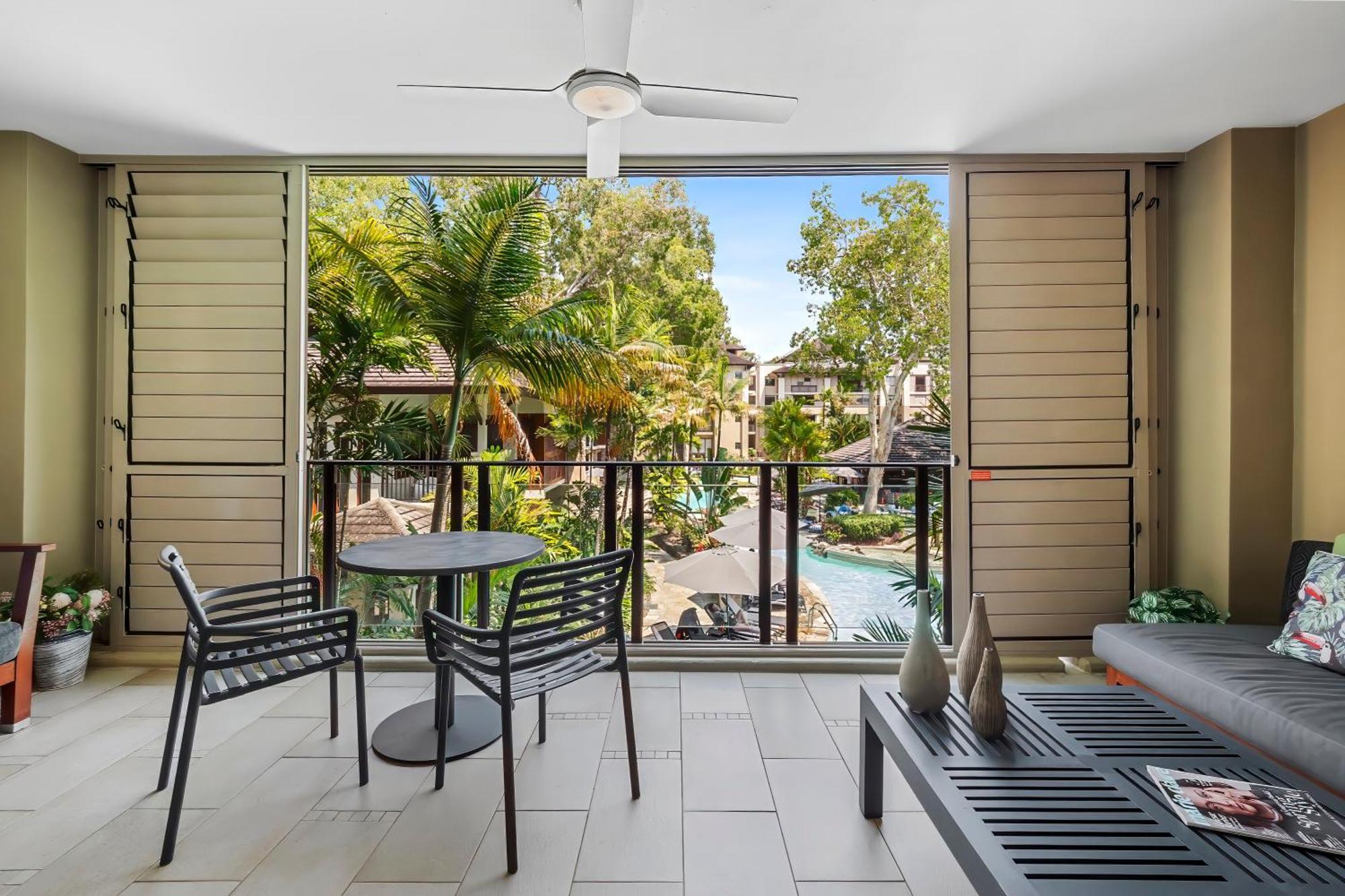 Private Apartments In The Temple Beachfront Resort Palm Cove Quarto foto