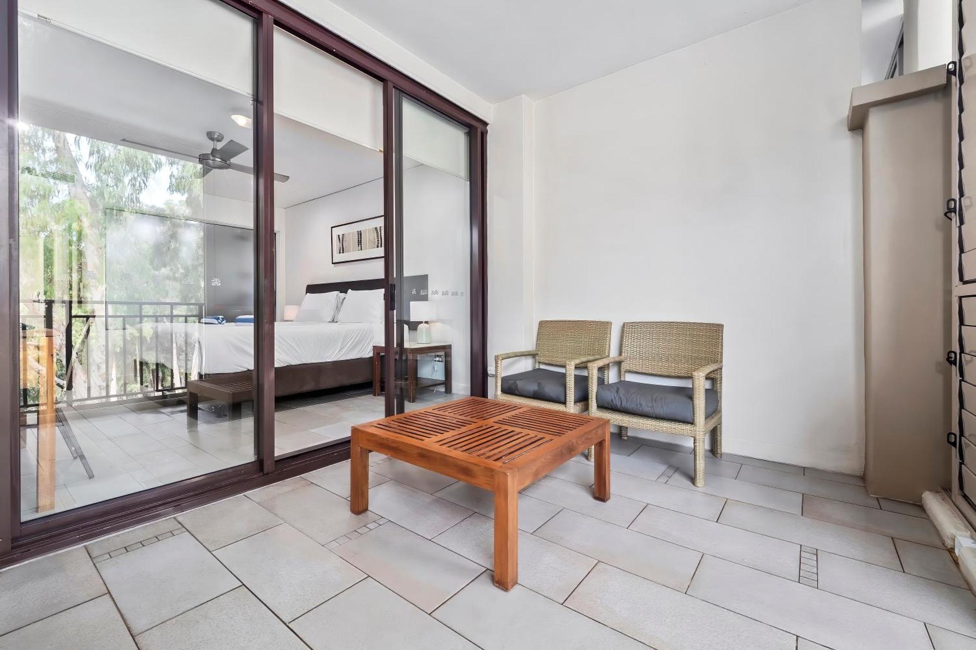 Private Apartments In The Temple Beachfront Resort Palm Cove Quarto foto